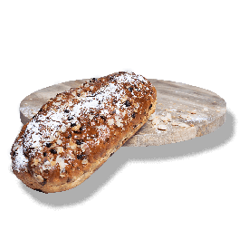 Kerststol van 750 gram met amandelspijs, amandelschaafsel en poedersuiker, ideaal kerstgeschenk.